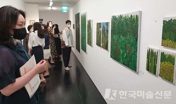 레지나 갤러리 홍정연 대표(맨 왼쪽)(사진=이미희 기자)