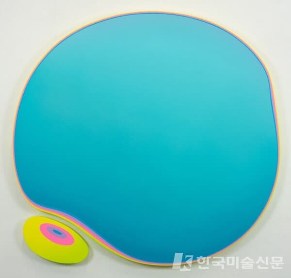 얀 칼럽의 2020년 작품 'Light Blue Ameba'(사진=레지나 갤러리)