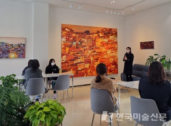 [현장취재] 김민영 작가 초대전, "온정 가득한 빛의 정감으로 전하는 따뜻한 위로"
