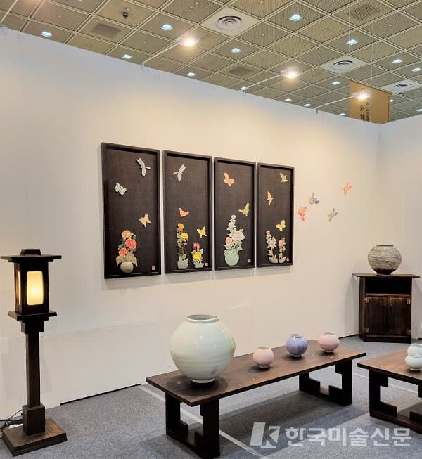 2021 공예 트렌드 페어에 참가한 레지나 갤러리 전시 부스 전경 (사진=이미희 기자)