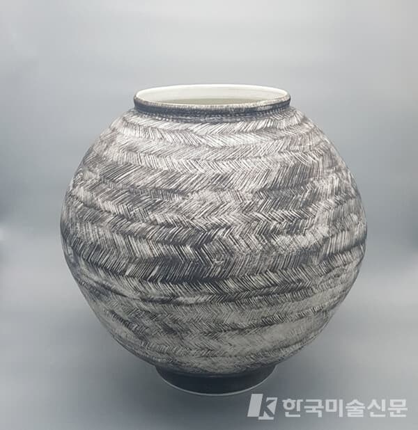 이정우 작가의 달항아리(사진=작가 제공)