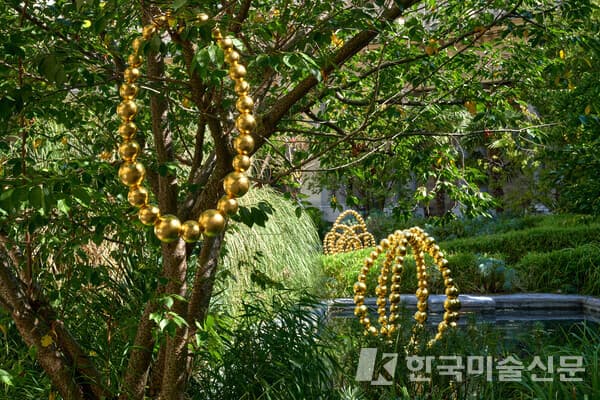 《장-미셸 오토니엘: 정원과 정원》 전시 전경 (사진=크리스챤 디올 뷰티 제공)