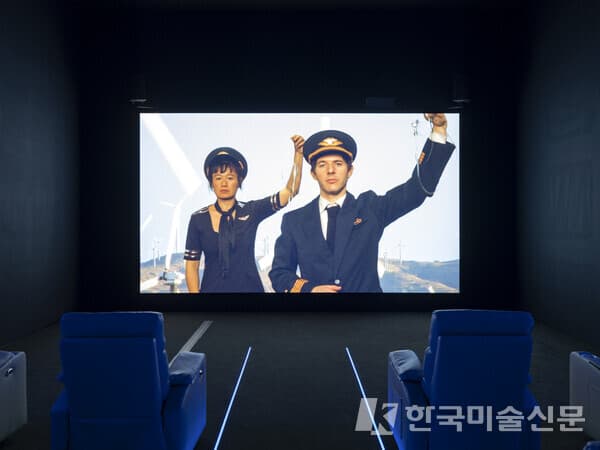 히토 슈타이얼, '자유낙하'(2010), [사진=국립현대미술관]