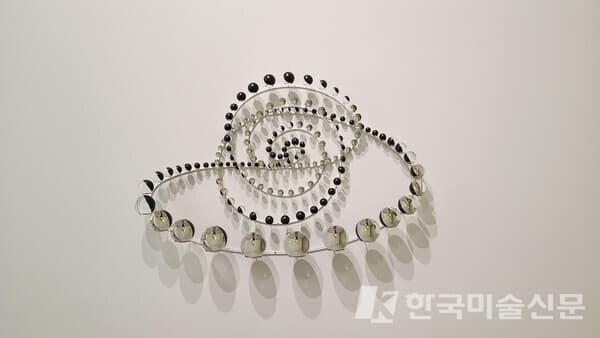 올라퍼 앨리아슨, 가깝고도 우연한 만남의 궤도 Orbital close encounter, 2022[사진=권미나 기자]