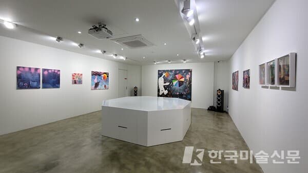 필립 그뢰징어 개인전 전경, 아이프라운지(사진=호리아트스페이스 제공)