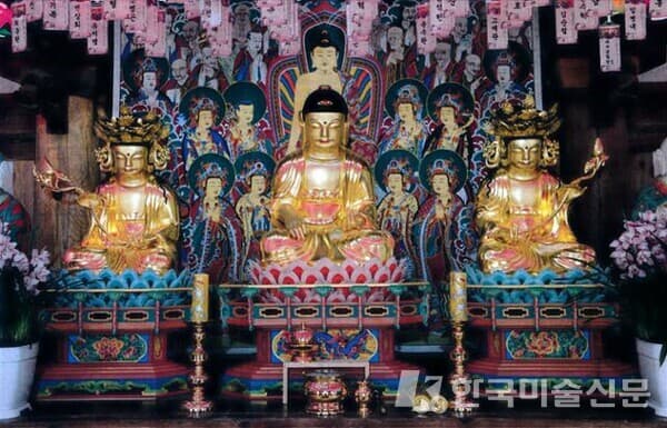 고흥 능가사 목조석가여래삼존상. 문화재청 제공