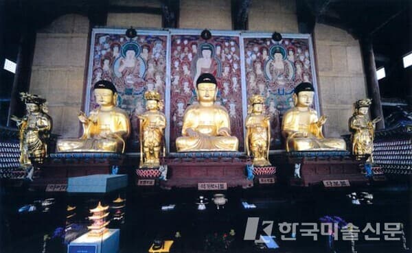 구례 화엄사 목조석가여래삼불좌상 및 사보살입상. 문화재청 제공