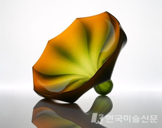작품명 &lsquo;어떤 저녁&rsquo;. 서쪽 하늘에서 번지는 노을빛이 연상된다. [사진 한국공예디자인문화진흥원]