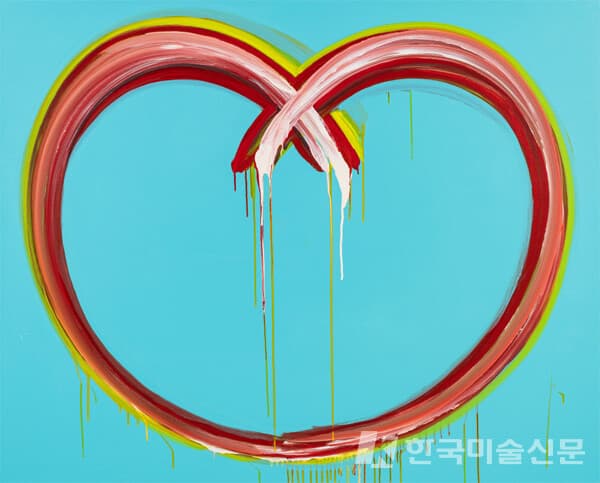 `신체의 풍경 76-3` 연작은 이 작가가 화면 옆에서 팔을 휘저어 하트 모양을 그린 작품.