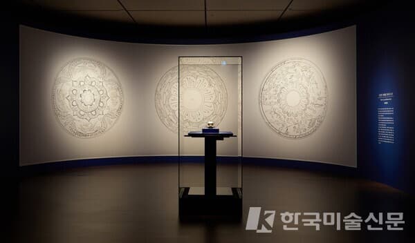 무령왕릉 발굴 50주년 특별전에 나온 은잔[국립공주박물관 제공]