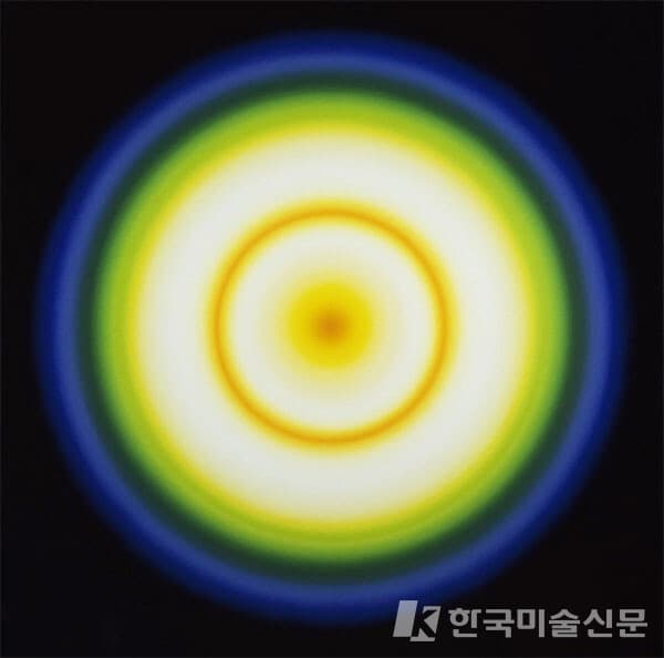 피터 세질리의 1970년작 `색상환 Ⅲ`