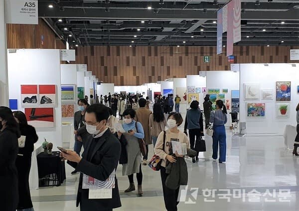 한국 미술시장 보합세...3월 경매 239억으로 전년비 13억↓