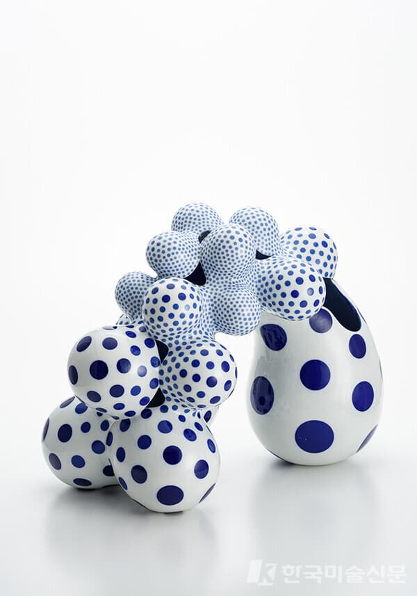 Proliferating Forms - 2036,Porcelain, H51 &times; W63 &times; D35 cm, 2020 (3)