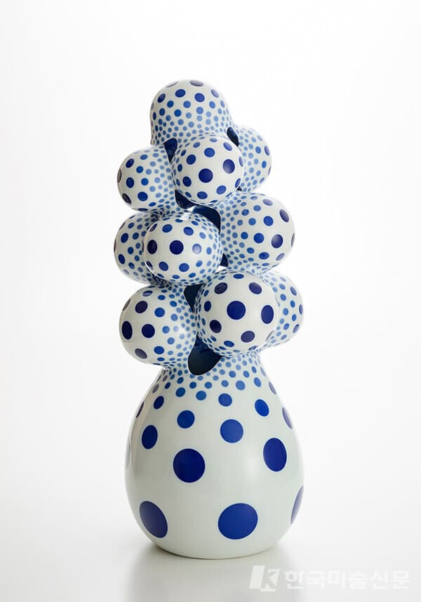 Internal Forms - 02,Porcelain, H65 &times; W28 &times; D28 cm , 2020 (2)