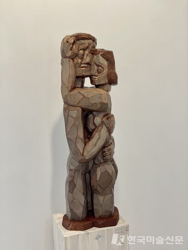 &nbsp;Hug, 수지에 유채, 2022
