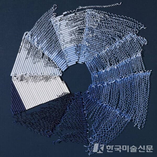 &nbsp;최문주, , 2009, 면사, 72&times;72cm, 서울시립미술관 소장
