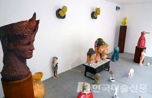 난삽한 우상偶像과 딩검리 섬_혼합재료_가변설치_2009
