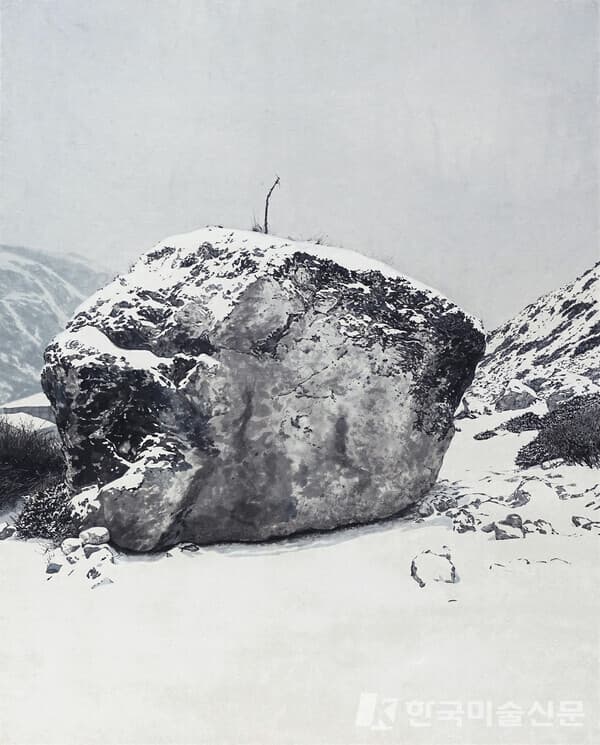황규민_Beyond the Stone_한지에 수묵채색_162.2 &times; 130.3 cm_2019 (사진=아트스페이스영)