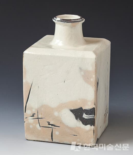 ▲&nbsp;최성재, 마음풍경분청점토, 화장토, 19 x 12 x 12cm, 2020