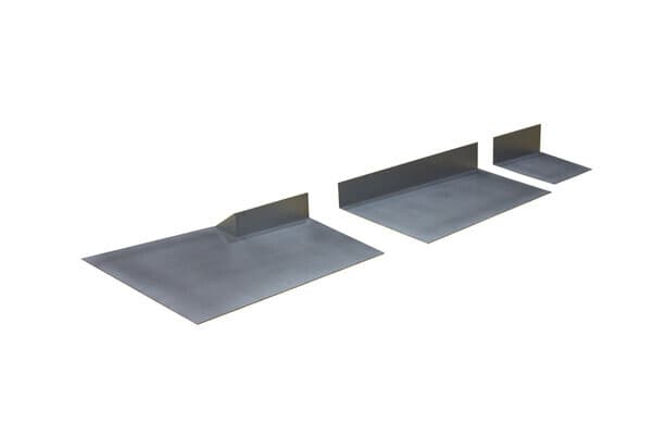 김진, 네 개의 좌대, 2022, stainless steel, 210&times;65&times;15cm