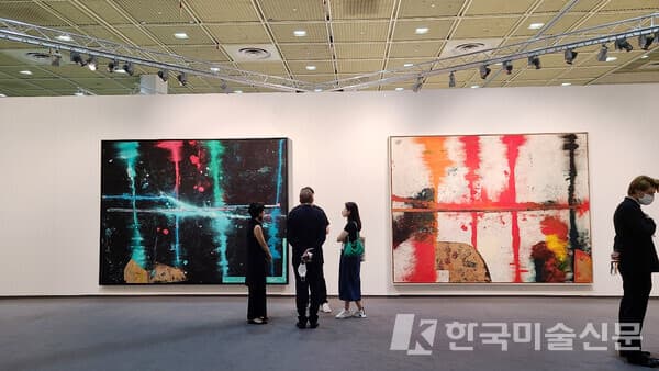 벨기에 그자비에 휘프켄스 갤러리의 스털링 루비 &lsquo;Turbine&lsquo; 연작 시리즈 (사진=프리즈 서울)