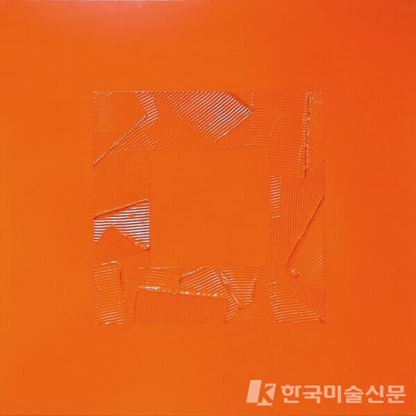 Orange.&nbsp;캔버스에 혼합 재료73x73cm (30호), 2022 (사진=작가 블로그)