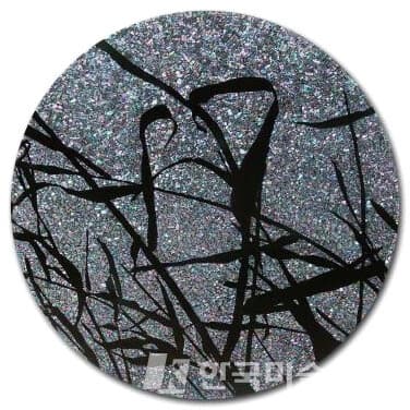 ▲ 문이원, A black dance-2206aMother-of-pearl on Wooden Panel120 x 120cm, 2022