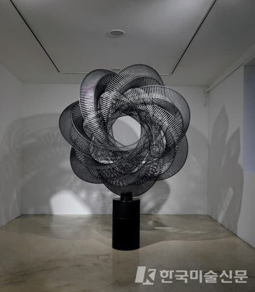 ▲ 박민수, Knots_5, 7, 2021Steel Welding, 150 x 70 x 150cm&nbsp;호반문화재단