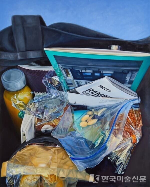 헤이그에서 간식과 보지않을 팜플렛들_In The Hague snacks and unseen pamphlets&nbsp;캔버스에 유채162x130cm (100호), 2020 (사진=작가 SNS)