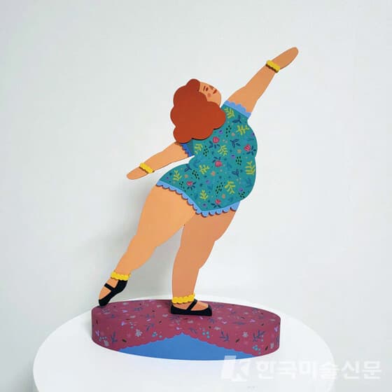 이상은, Viva Mama!(2nd Pose) Gouache on STS 304, 37 x 10 x 35cm, 2022, ed. 6/7