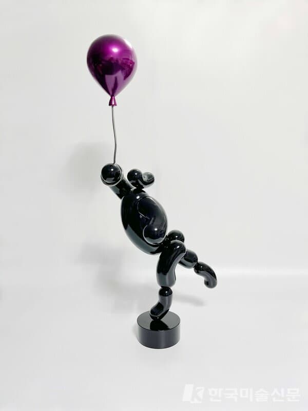 남지형_축적된 꽃잎_26X40X80(cm)_stainless steel_urethanecoating_2022
