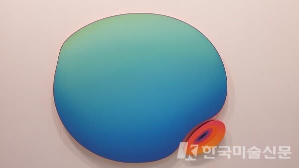 IAAS 특별전에 전시된 얀 칼럽 작품 (사진=이미희 기자)