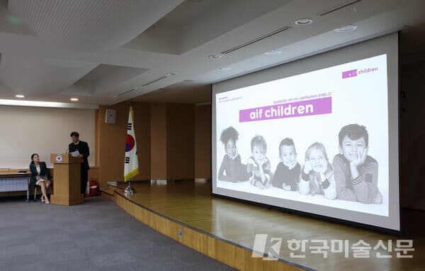 아이프칠드런의 공익재단법인 성격과 예술나눔 프로그램을 설명하는 김윤섭 대표 (사진=아이프칠드런 제공)