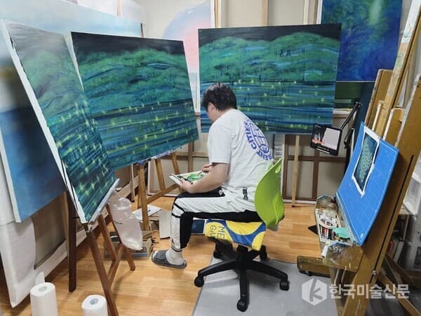 윤겸 작가 [사진=인스타그램]