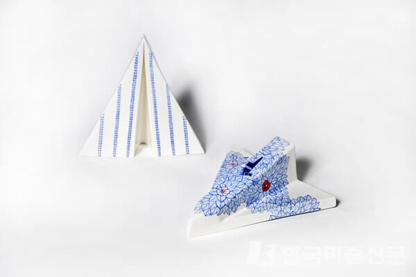 Paper airplane