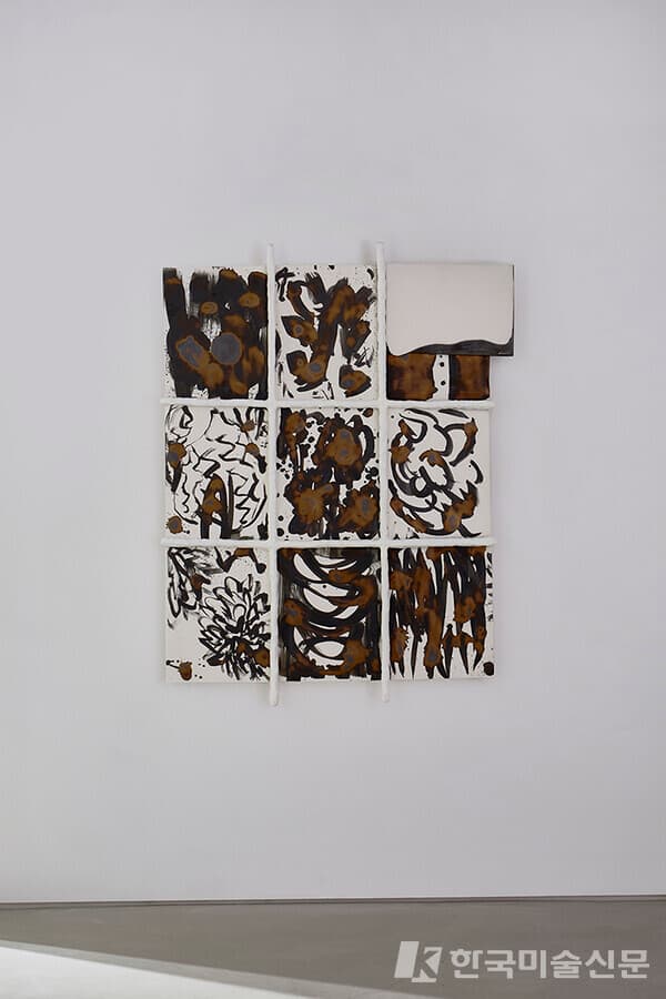 풍경Cramic, gold, 96X130X7cm, 2022 (사진=한국화랑협회)