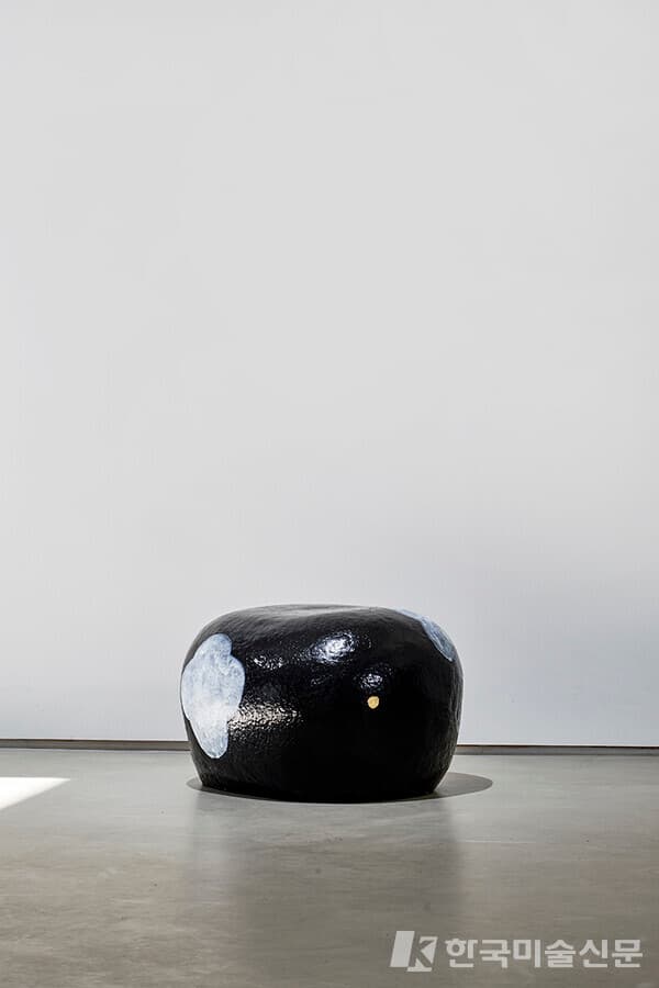 밤풍경Ceramic, gold, 65X60X42cm, 2022 (사진=한국화랑협회)