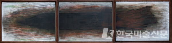 Pile2012, Conte and oil pastel on paper, 62 x 243 cm