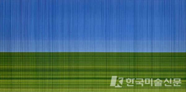 MOMENT전병삼, Stacking photos folded in half 50 &times; 100 cm 2022 (사진=화랑갤러리협회)