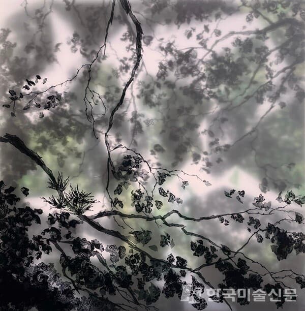 혼재된 풍경 #7혼재된 풍경 #7 100x100cm lace collage on silk, film collage on polycarbonate panel, LED(light box) 2022