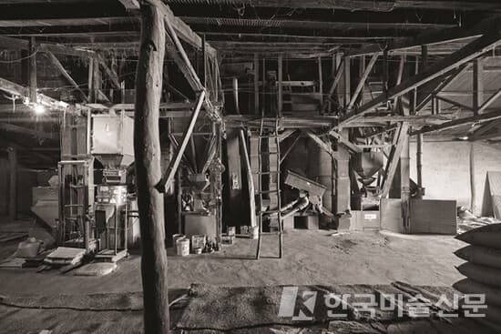 소멸의 얼굴, 정미소