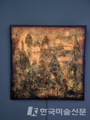 한호 Eternal Light - Paradise Lost110x110x6cm Hanji on Canvas, LED, Punch 2014