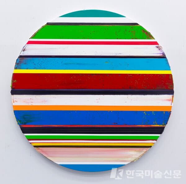 S2022D10022022, Acrylic and oil on canvas, Diameter 100 cm [사진=갤러리화랑협회]