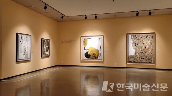 《위대한 만남, 그대로ㆍ우향》 전시장 전경 (사진=아이프앤코 제공)