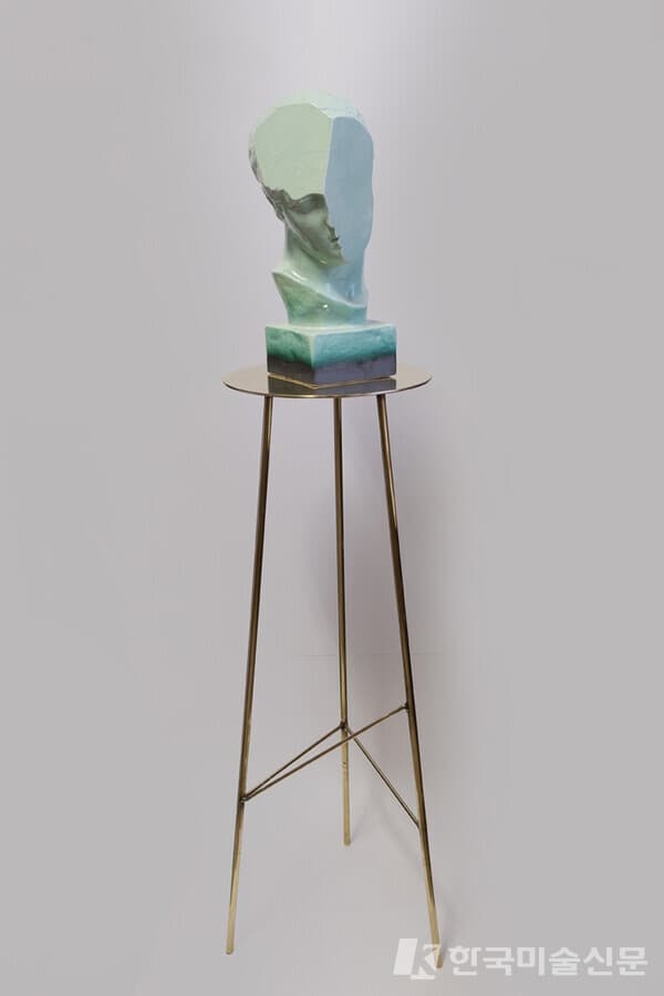 Trace 16c2019, Ceramic, Brass base 19 x 20 x 41(h)cm, 40 x 40 x 100(h)cm