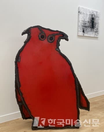 미네르바부엉이문인수 Moon Insoo 미네르바부엉이 painting on steel 115 x 90cm 2023