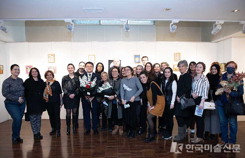 제4회 글꽃 그룹 서화전 개막식 현장. (사진=주튀르키예한국문화원)