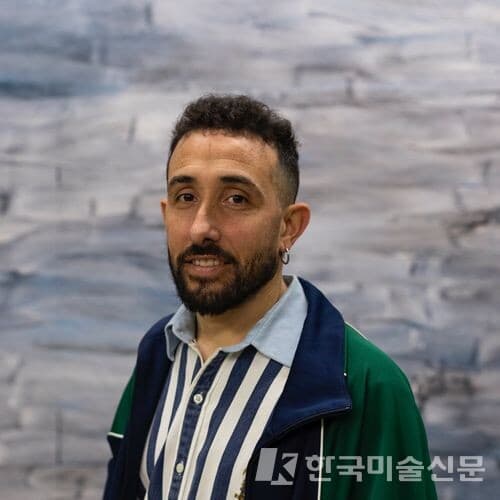 호아킨 보스 JOAQU&Iacute;N BOZ. Born in 1987 in Buenos Aires, Argentina Lives and works in Buenos Aires, Argentina