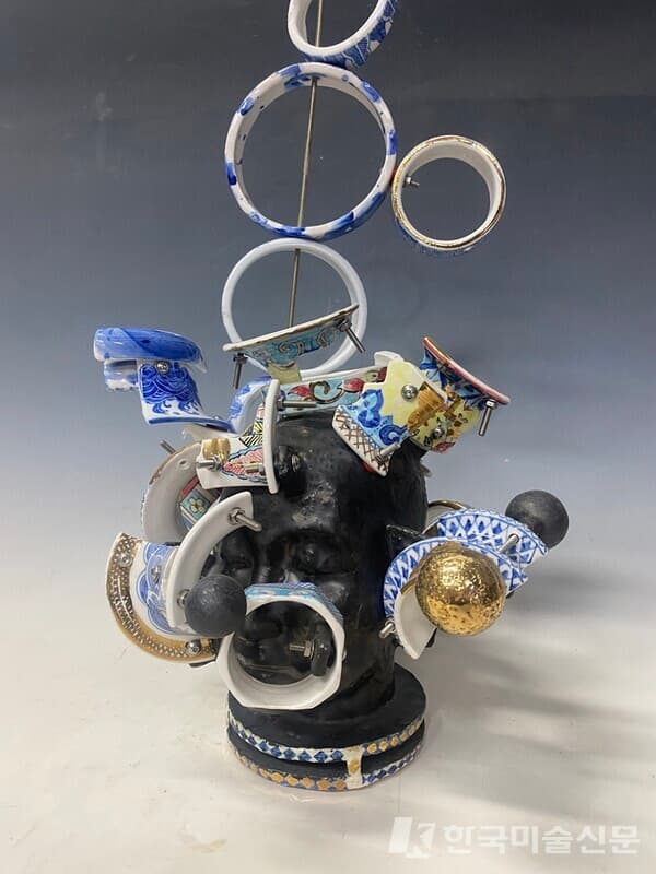 sacrede fragement , 25x25x50, ceramic, 2023