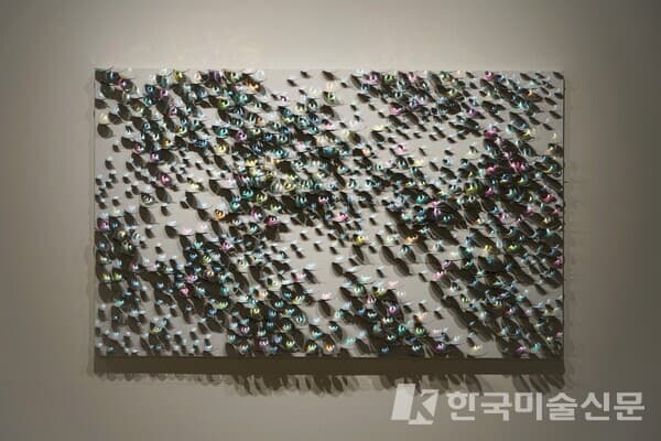 금산갤러리 권용래 KWON YONGRAE, Eternal Flame-Ficus Benjamina, 2023, Stainless steel on Canvas, 89.4 x 145.5 cm